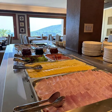 Otel La Perla Del Golfo 4*